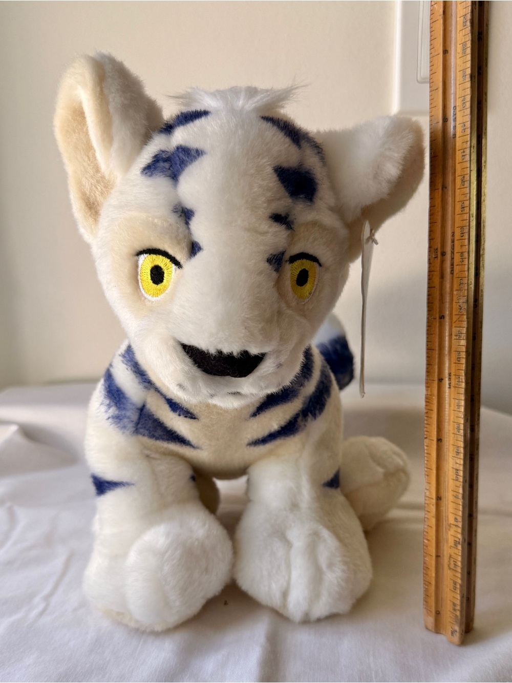 Neopets | White Kougra 10" Plushie — Vintage 2002